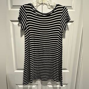 Jolie Knit striped black tee dress